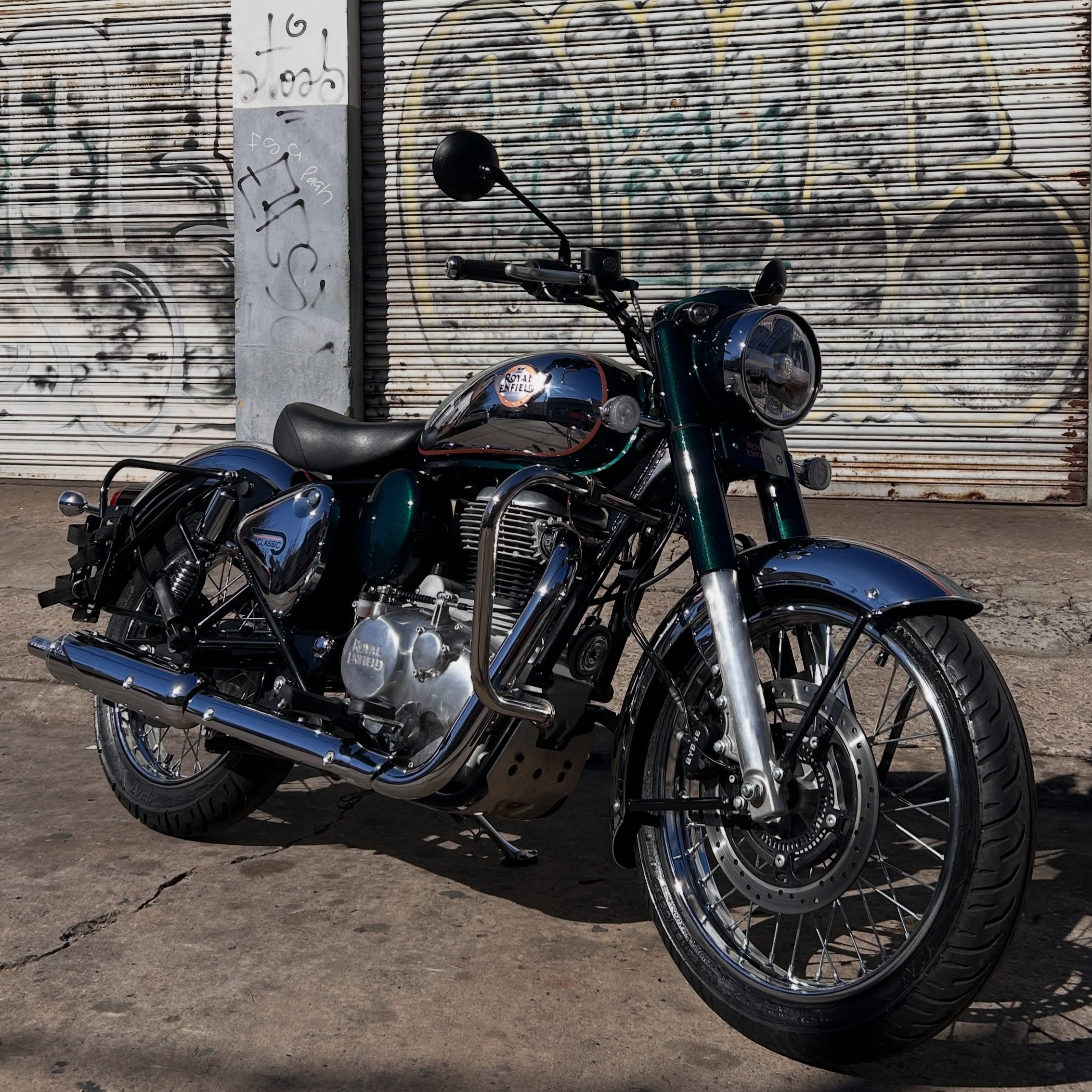 Royal Enfield con cromados restaurados