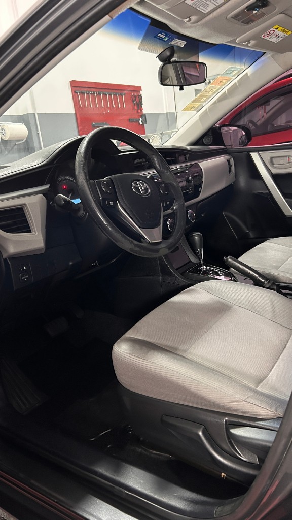 Interior y tapizados limpios luego del detailing en Selecto